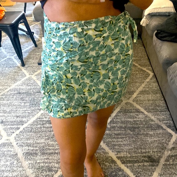 Cute floral mini skirt - Picture 4 of 4